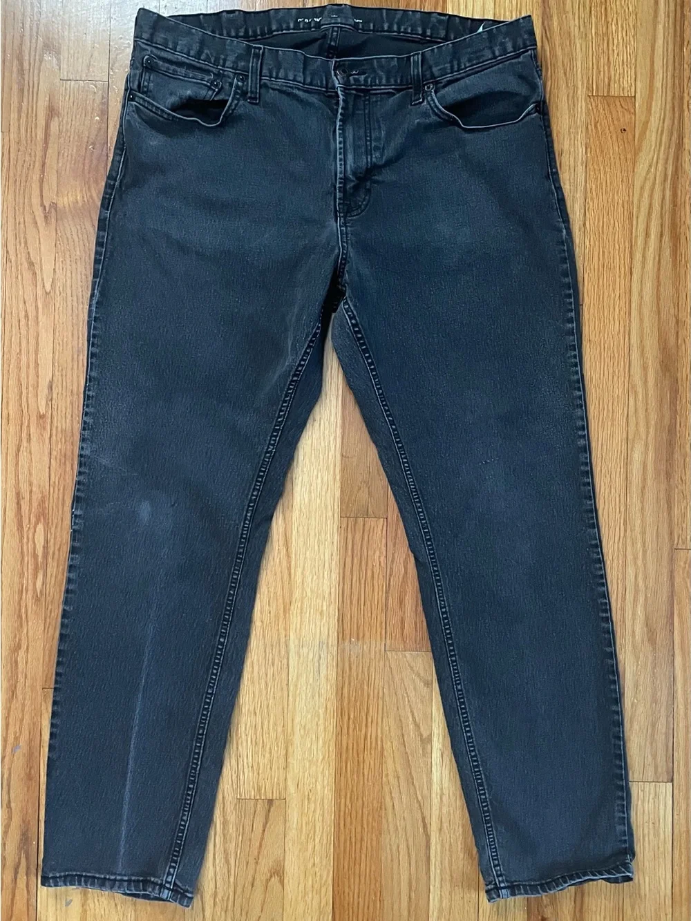 Old Navy Distressed Faded Black Denim Jeans Athletic Taper 5-Pocket Men’s 40x32